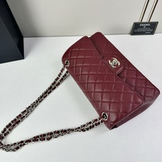 CHANEL Classic 25CF 鱼子酱浅 金扣经典简约大气 优雅永不过时 小牛皮细颗粒鱼子酱外观 CHANEL Classic 25CF 鱼子酱浅 金扣经典简约大气 优雅永不过时 小牛皮细颗粒鱼子酱外观