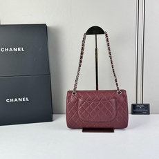 CHANEL Classic 25CF 鱼子酱浅 金扣经典简约大气 优雅永不过时 小牛皮细颗粒鱼子酱外观 CHANEL Classic 25CF 鱼子酱浅 金扣经典简约大气 优雅永不过时 小牛皮细颗粒鱼子酱外观