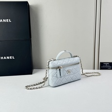 Chanel 25C 早春LP盒子手提包👜新元素设计的一款链条⛓️手提包链条🉑️拆卸手腕顶部保留经典小双 Chanel 25C 早春LP盒子手提包👜新元素设计的一款链条⛓️手提包链条🉑️拆卸手腕顶部保留经典小双