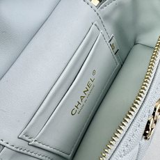Chanel 25C 早春LP盒子手提包👜新元素设计的一款链条⛓️手提包链条🉑️拆卸手腕顶部保留经典小双 Chanel 25C 早春LP盒子手提包👜新元素设计的一款链条⛓️手提包链条🉑️拆卸手腕顶部保留经典小双