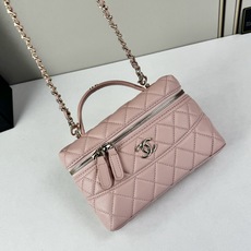 Chanel 25C 早春LP盒子手提包👜新元素设计的一款链条⛓️手提包链条🉑️拆卸手腕顶部保留经典小双 Chanel 25C 早春LP盒子手提包👜新元素设计的一款链条⛓️手提包链条🉑️拆卸手腕顶部保留经典小双