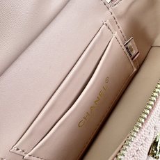 Chanel 25C 早春LP盒子手提包👜新元素设计的一款链条⛓️手提包链条🉑️拆卸手腕顶部保留经典小双 Chanel 25C 早春LP盒子手提包👜新元素设计的一款链条⛓️手提包链条🉑️拆卸手腕顶部保留经典小双