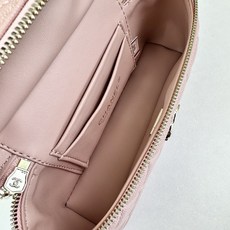 Chanel 25C 早春LP盒子手提包👜新元素设计的一款链条⛓️手提包链条🉑️拆卸手腕顶部保留经典小双 Chanel 25C 早春LP盒子手提包👜新元素设计的一款链条⛓️手提包链条🉑️拆卸手腕顶部保留经典小双
