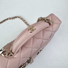 Chanel 25C 早春LP盒子手提包👜新元素设计的一款链条⛓️手提包链条🉑️拆卸手腕顶部保留经典小双 Chanel 25C 早春LP盒子手提包👜新元素设计的一款链条⛓️手提包链条🉑️拆卸手腕顶部保留经典小双