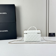 Chanel 25C 早春LP盒子手提包👜新元素设计的一款链条⛓️手提包链条🉑️拆卸手腕顶部保留经典小双 Chanel 25C 早春LP盒子手提包👜新元素设计的一款链条⛓️手提包链条🉑️拆卸手腕顶部保留经典小双
