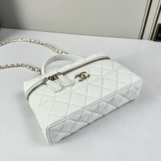 Chanel 25C 早春LP盒子手提包👜新元素设计的一款链条⛓️手提包链条🉑️拆卸手腕顶部保留经典小双 Chanel 25C 早春LP盒子手提包👜新元素设计的一款链条⛓️手提包链条🉑️拆卸手腕顶部保留经典小双
