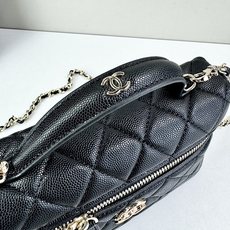 Chanel 25C 早春LP盒子手提包👜新元素设计的一款链条⛓️手提包链条🉑️拆卸手腕顶部保留经典小双 Chanel 25C 早春LP盒子手提包👜新元素设计的一款链条⛓️手提包链条🉑️拆卸手腕顶部保留经典小双