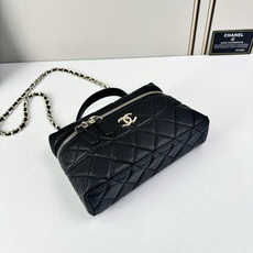 Chanel 25C 早春LP盒子手提包👜新元素设计的一款链条⛓️手提包链条🉑️拆卸手腕顶部保留经典小双 Chanel 25C 早春LP盒子手提包👜新元素设计的一款链条⛓️手提包链条🉑️拆卸手腕顶部保留经典小双