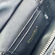 Chanel 25C 早春LP盒子手提包👜新元素设计的一款链条⛓️手提包链条🉑️拆卸手腕顶部保留经典小双 Chanel 25C 早春LP盒子手提包👜新元素设计的一款链条⛓️手提包链条🉑️拆卸手腕顶部保留经典小双