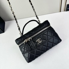 Chanel 25C 早春LP盒子手提包👜新元素设计的一款链条⛓️手提包链条🉑️拆卸手腕顶部保留经典小双 Chanel 25C 早春LP盒子手提包👜新元素设计的一款链条⛓️手提包链条🉑️拆卸手腕顶部保留经典小双