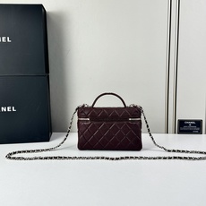 Chanel 25C 早春LP盒子手提包👜新元素设计的一款链条⛓️手提包链条🉑️拆卸手腕顶部保留经典小双 Chanel 25C 早春LP盒子手提包👜新元素设计的一款链条⛓️手提包链条🉑️拆卸手腕顶部保留经典小双