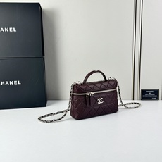 Chanel 25C 早春LP盒子手提包👜新元素设计的一款链条⛓️手提包链条🉑️拆卸手腕顶部保留经典小双 Chanel 25C 早春LP盒子手提包👜新元素设计的一款链条⛓️手提包链条🉑️拆卸手腕顶部保留经典小双