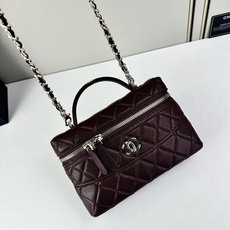 Chanel 25C 早春LP盒子手提包👜新元素设计的一款链条⛓️手提包链条🉑️拆卸手腕顶部保留经典小双 Chanel 25C 早春LP盒子手提包👜新元素设计的一款链条⛓️手提包链条🉑️拆卸手腕顶部保留经典小双