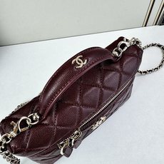 Chanel 25C 早春LP盒子手提包👜新元素设计的一款链条⛓️手提包链条🉑️拆卸手腕顶部保留经典小双 Chanel 25C 早春LP盒子手提包👜新元素设计的一款链条⛓️手提包链条🉑️拆卸手腕顶部保留经典小双