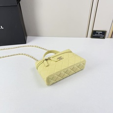 Chanel 25C 早春LP盒子手提包👜新元素设计的一款链条⛓️手提包链条🉑️拆卸手腕顶部保留经典小双 Chanel 25C 早春LP盒子手提包👜新元素设计的一款链条⛓️手提包链条🉑️拆卸手腕顶部保留经典小双