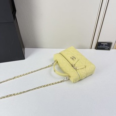 Chanel 25C 早春LP盒子手提包👜新元素设计的一款链条⛓️手提包链条🉑️拆卸手腕顶部保留经典小双 Chanel 25C 早春LP盒子手提包👜新元素设计的一款链条⛓️手提包链条🉑️拆卸手腕顶部保留经典小双