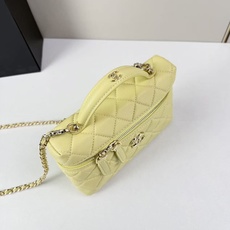 Chanel 25C 早春LP盒子手提包👜新元素设计的一款链条⛓️手提包链条🉑️拆卸手腕顶部保留经典小双 Chanel 25C 早春LP盒子手提包👜新元素设计的一款链条⛓️手提包链条🉑️拆卸手腕顶部保留经典小双