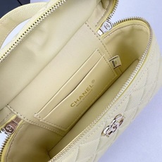 Chanel 25C 早春LP盒子手提包👜新元素设计的一款链条⛓️手提包链条🉑️拆卸手腕顶部保留经典小双 Chanel 25C 早春LP盒子手提包👜新元素设计的一款链条⛓️手提包链条🉑️拆卸手腕顶部保留经典小双