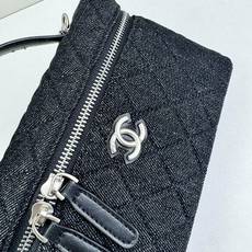 Chanel 25C 早春LP盒子手提包👜新元素设计的一款链条⛓️手提包链条🉑️拆卸手腕顶部保留经典小双 Chanel 25C 早春LP盒子手提包👜新元素设计的一款链条⛓️手提包链条🉑️拆卸手腕顶部保留经典小双