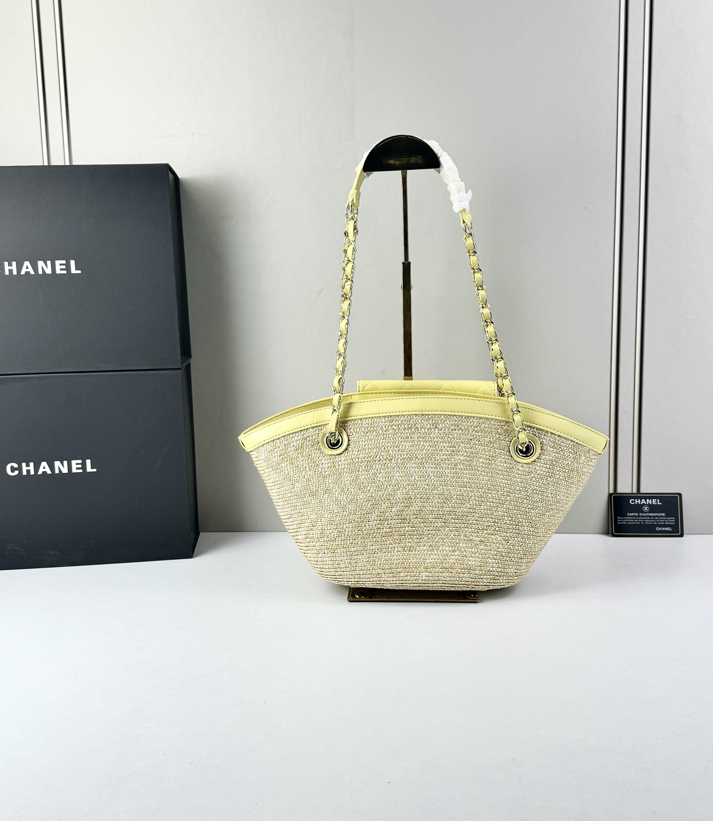 Chanel26C早春新款菜篮子编织包⛱️度假氛围里绕不开的拉菲草以及藤条编织元素 ✨在夏日风情的度假系