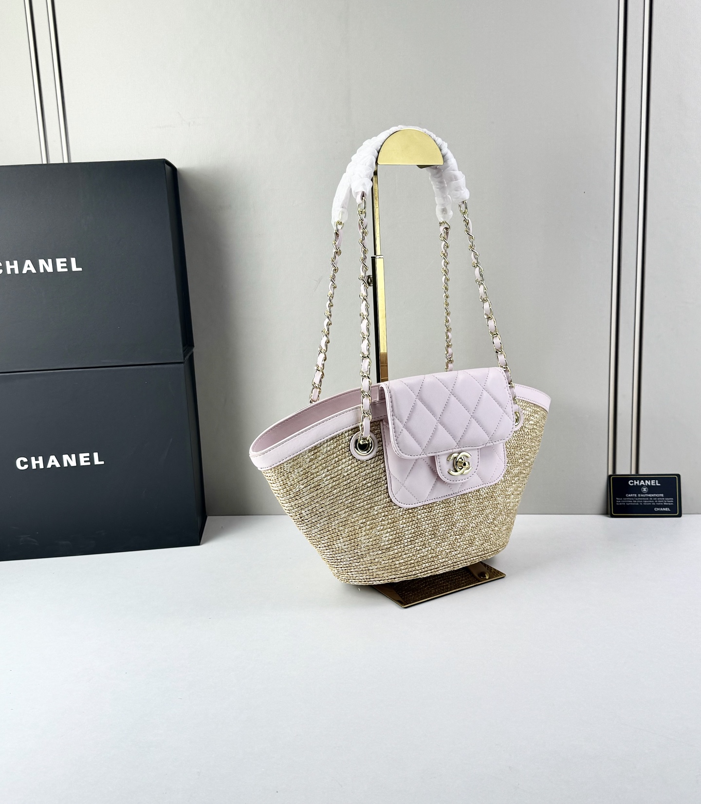 Chanel26C早春新款菜篮子编织包⛱️度假氛围里绕不开的拉菲草以及藤条编织元素 ✨在夏日风情的度假系