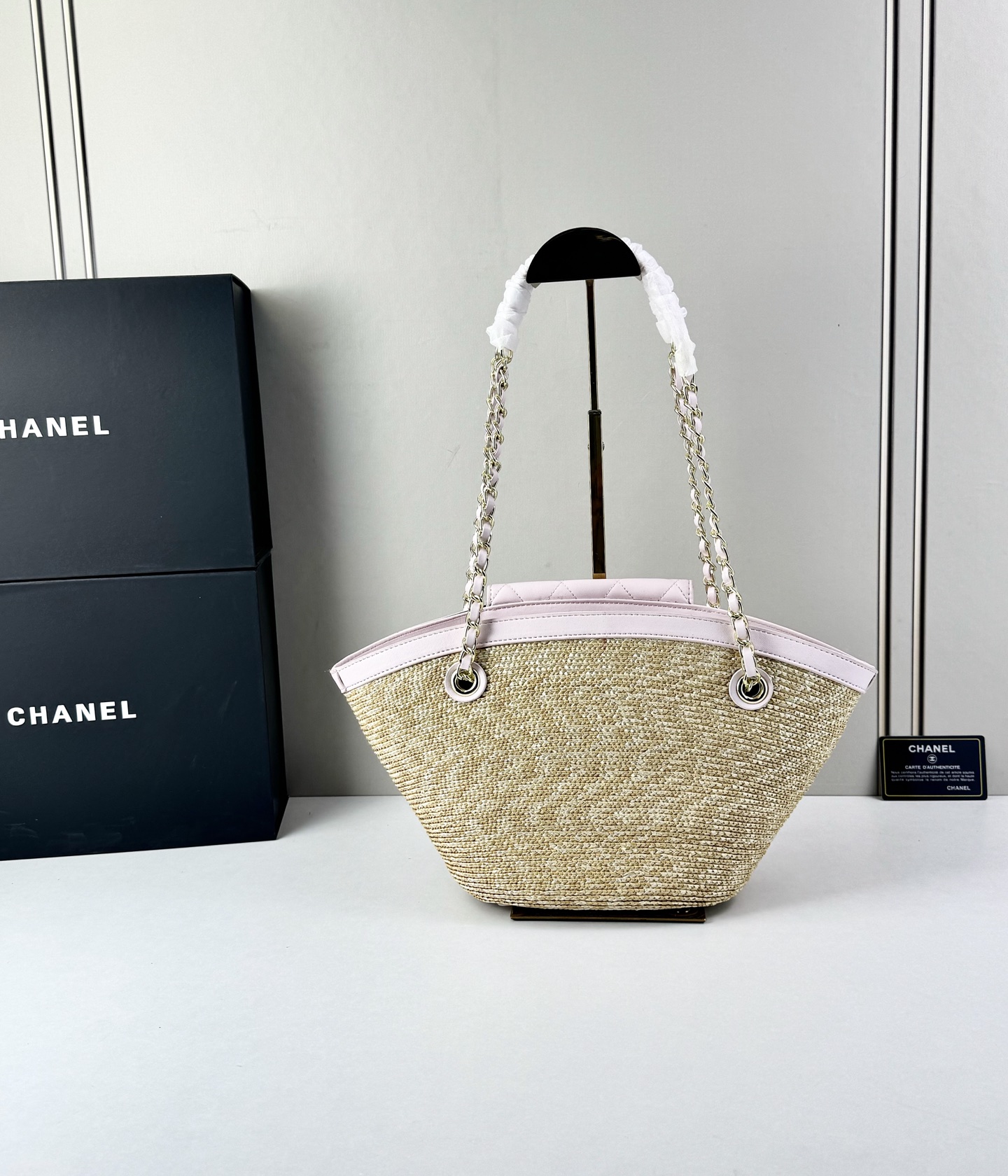 Chanel26C早春新款菜篮子编织包⛱️度假氛围里绕不开的拉菲草以及藤条编织元素 ✨在夏日风情的度假系