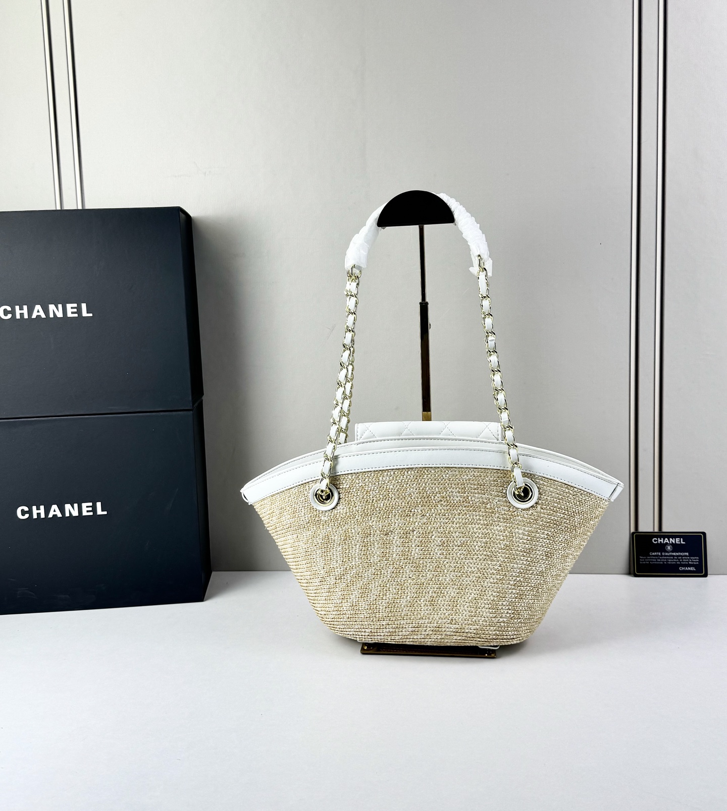 Chanel26C早春新款菜篮子编织包⛱️度假氛围里绕不开的拉菲草以及藤条编织元素 ✨在夏日风情的度假系