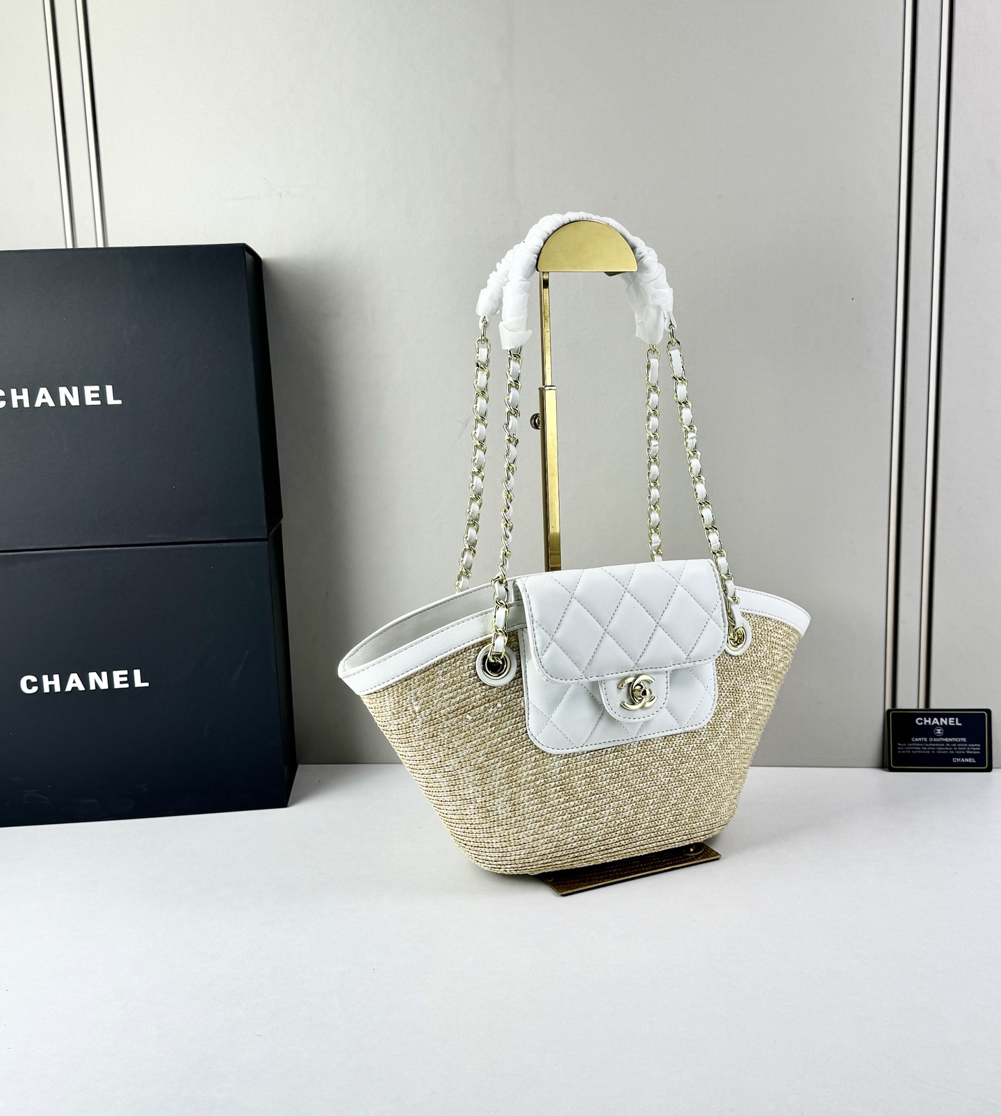 Chanel26C早春新款菜篮子编织包⛱️度假氛围里绕不开的拉菲草以及藤条编织元素 ✨在夏日风情的度假系