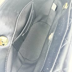 Chanel26C早春新款菜篮子编织包⛱️度假氛围里绕不开的拉菲草以及藤条编织元素 ✨在夏日风情的度假系 Chanel26C早春新款菜篮子编织包⛱️度假氛围里绕不开的拉菲草以及藤条编织元素 ✨在夏日风情的度假系