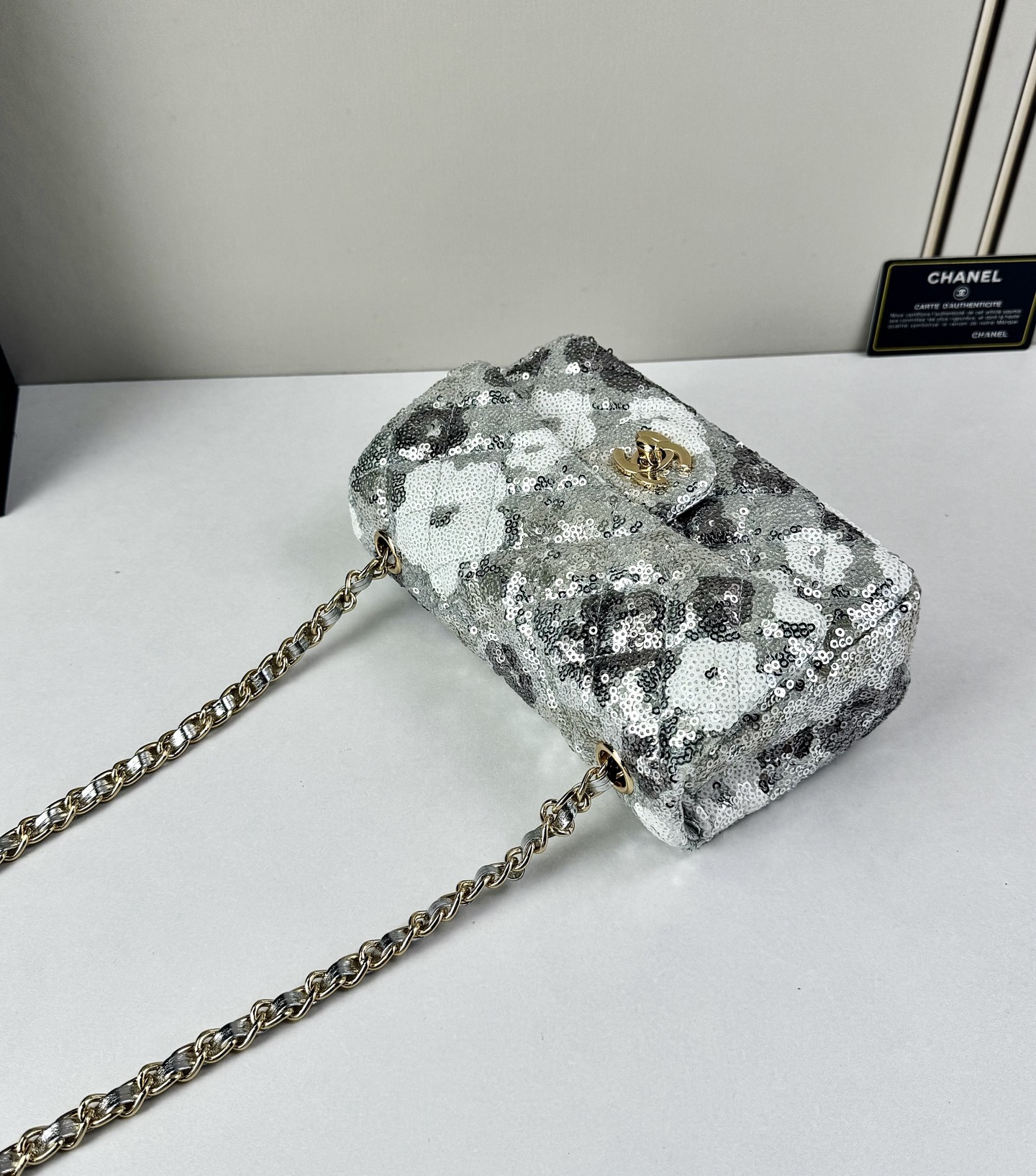 香奈儿CHANEL亮片CF链条包百搭经典 精致的一只真的超级无敌巨可爱仙气满满 小姐姐日常必入款款号:1