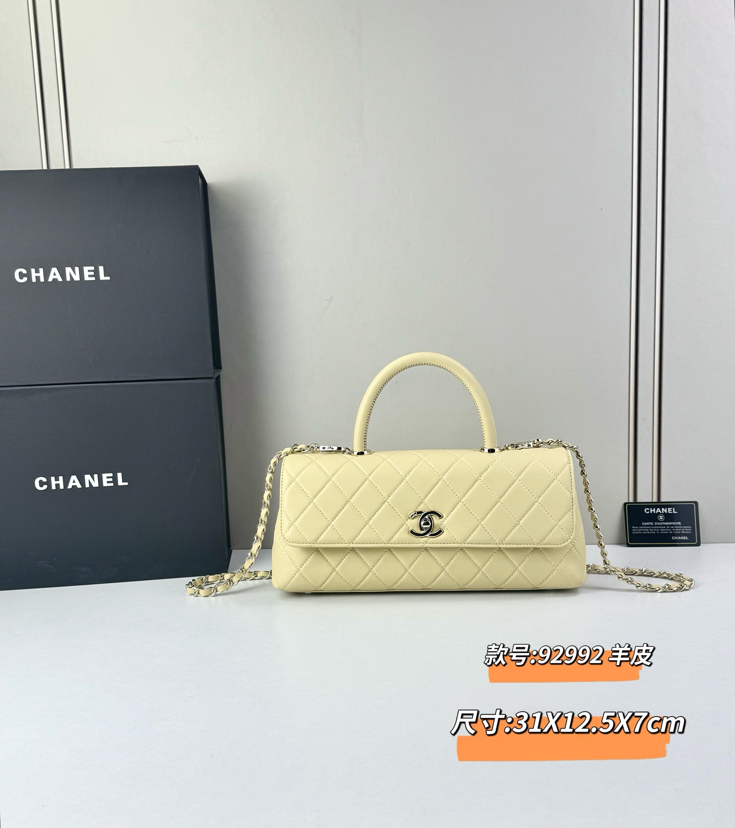 这款Chanel 横版新款 出新羊皮材质啦采用经典菱格纹设计，搭配淡金色五金，视觉上高级感十足，自带“财