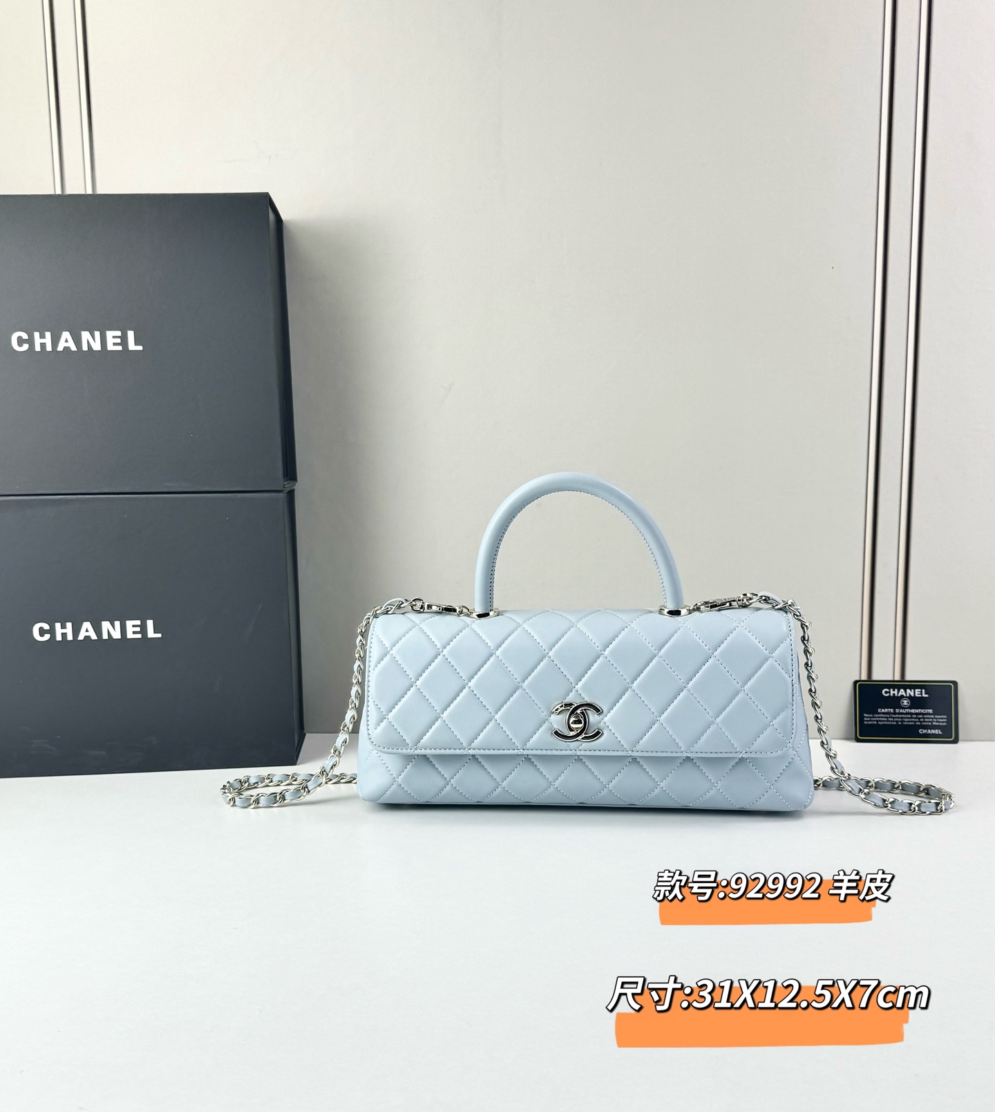 这款Chanel 横版新款 出新羊皮材质啦采用经典菱格纹设计，搭配淡金色五金，视觉上高级感十足，自带“财