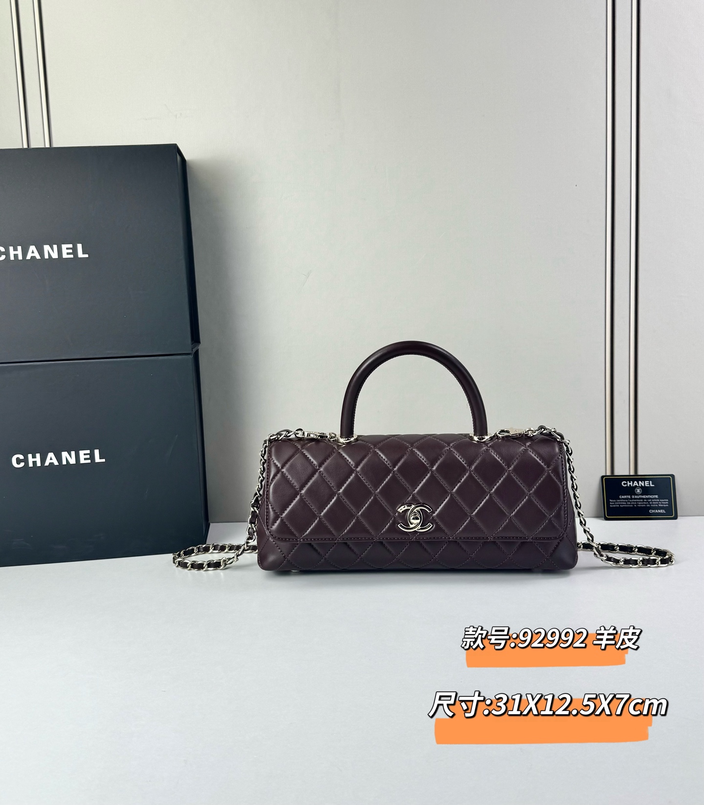 这款Chanel 横版新款 出新羊皮材质啦采用经典菱格纹设计，搭配淡金色五金，视觉上高级感十足，自带“财