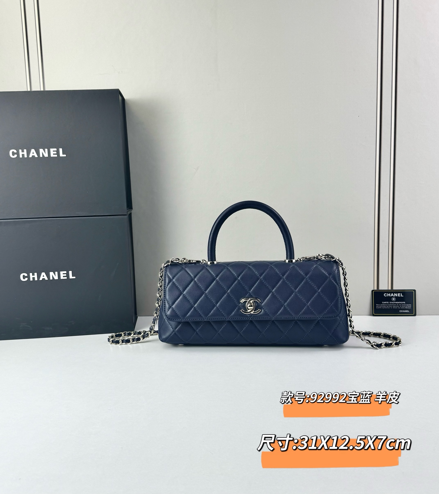 这款Chanel 横版新款 出新羊皮材质啦采用经典菱格纹设计，搭配淡金色五金，视觉上高级感十足，自带“财