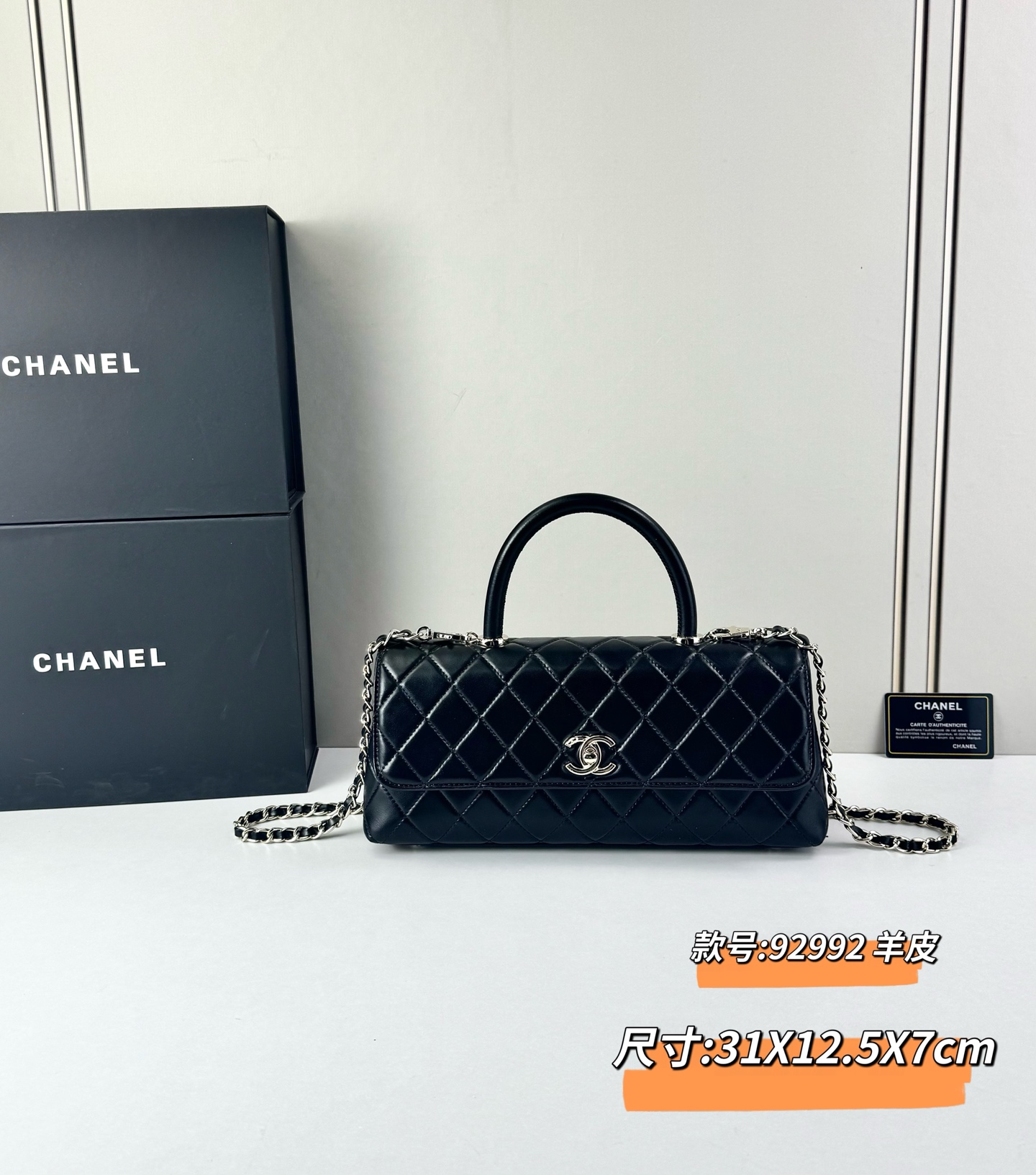这款Chanel 横版新款 出新羊皮材质啦采用经典菱格纹设计，搭配淡金色五金，视觉上高级感十足，自带“财