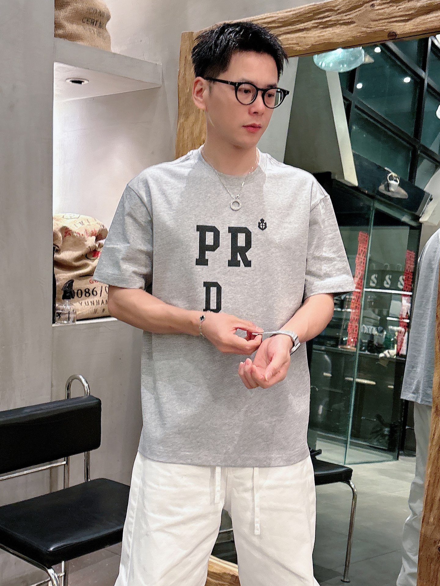 NO:846283,1996 spring and summer new style short-sleeved color gray white size M-3xl.,,T-shirt,198609091996春夏新款短袖  颜色 灰 白 码数M-3xl.,,T-shirt,,Men's clothing