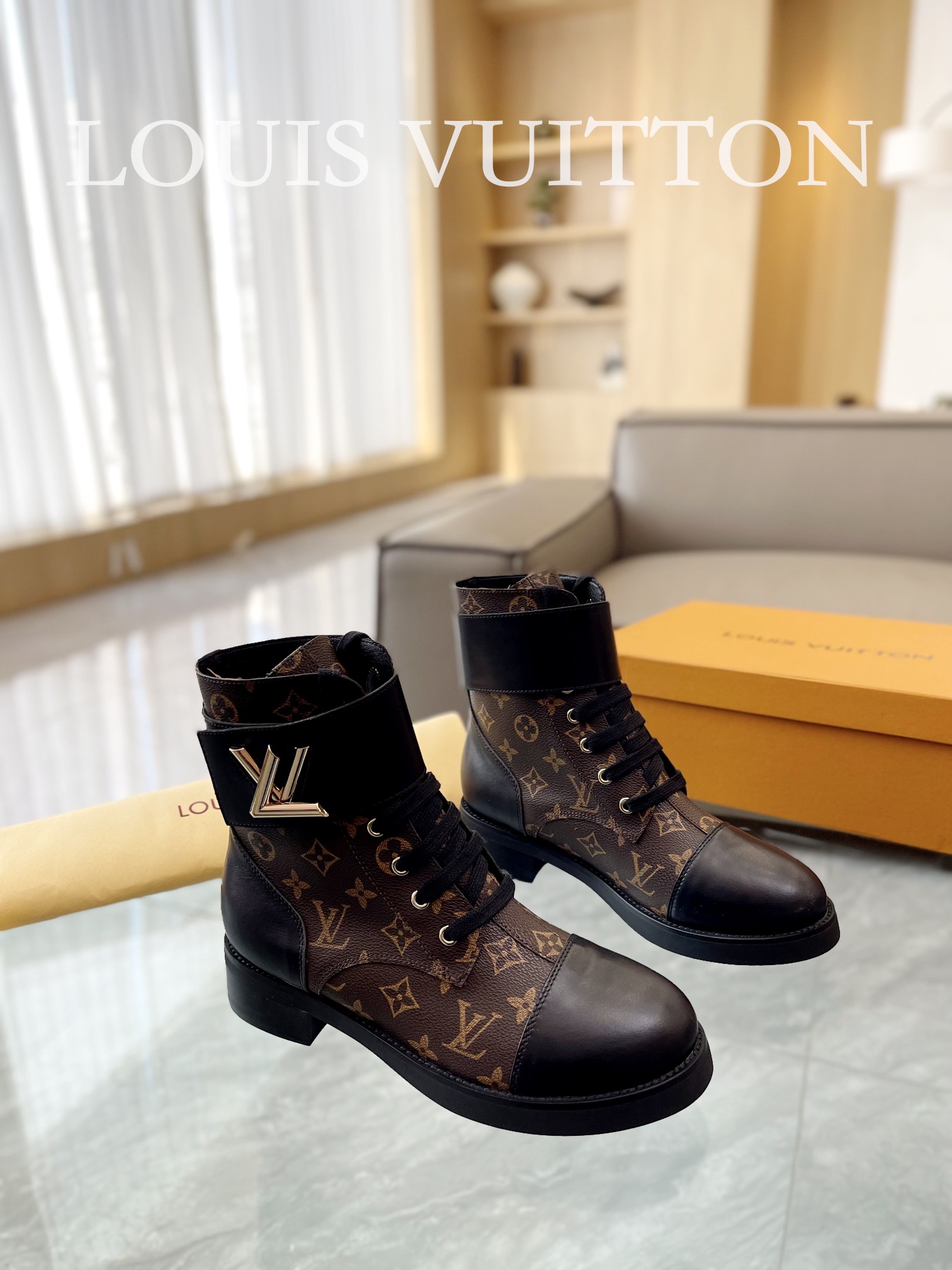 NO:244553,(Free in stock) LV | Louis Vuitton [Thick-soled shoes] The counter is synchronized with new styles and new colors in the counter, and the inner waist is constantly helping. Welcome to compare, the brand's special imported presbyterian fabric. Perfect design to create the most beautiful item. Purchase level! Full of high-end feeling! A popular model from domestic and foreign bloggers, retro and fashionable, beautiful! Official website main model★ ━━━━━ t ━━━━━━━━━━━━━━━━━━━━━━━━━━━━━━━━━━━━━━━━━━━━━━━━━━━━━───────────────────────�19860909（长期有货） LV | 路易威登【厚底鞋】  专柜同步專櫃新款新色,内腰不断帮 欢迎对比,品牌专用进口老花面料 .完美设计 ,打造最美单品.代购级别！高级感十足！国内外博主刷爆的一款,复古又时髦上脚美炸了！官网主推款★ ━━━━━ t ━━━━━ 鞋面老花牛皮拼接 鞋码: 码数35-41（可定制34、42） 包装全套包装,靴子,louis vuitton,louis vuitton,boots,cowhide,Women's Shoes