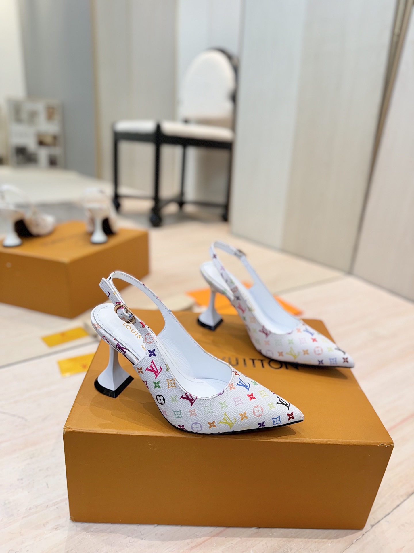 NO:244534,(Top version) louis vuitton LV Louis Vuitton 25/Spring and summer Latest Mary Jane single shoes Simple and exquisite, full of high-end feel, showing elegant temperament ~ The feet are super beautiful, full of summer shoes, cowhide 3D printing of upper lining: sheepskin lining, outsole: Italian imported leather sole Size35-41 (40 41 custom made without return) Full packaging, sandals, louis vuitton, louis vuitton, louis vuitton, louis vuitton, sandals, mary jane, cowhide, sheepskin, Leather soles19860909（顶级版本） louis vuitton LV路易威登 25/春夏 最新玛丽珍单鞋 简约精致,高级感满满,尽显优雅气质～ 上脚超好看,拉满了夏日美鞋绝绝子啊 鞋面牛皮3D打印 内里: 羊皮内里, 大底: 意大利进口真皮大底 Size35-41（40 41订做不退换） 包装全套包装,凉鞋,louis vuitton,louis vuitton,louis vuitton,sandals,mary jane,cowhide,sheepskin,Leather soles,Women's Shoes