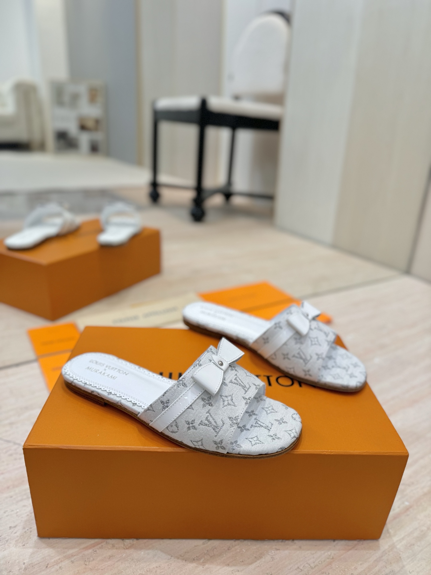 NO:546703,(Top version) louis vuitton LV Louis Vuitton 25/Spring and Summer Latest Mary Jane single shoes Simple and exquisite, full of high-end feel, showing elegant temperament ~ It looks super beautiful on the feet, full of summer beautiful shoes, fantasy and colorful imported fabric upper lining: sheepskin lining, outsole: Italian imported leather sole Size35-41 (40 41 custom made without return) Packaging full set of packaging, slippers, louis vuitton, louis vuitton, louis vuitton, louis vuitton, mary jane, slippers, sheepskin, Leather soles19860909（顶级版本） louis vuitton LV路易威登 25/春夏 最新玛丽珍单鞋 简约精致,高级感满满,尽显优雅气质～ 上脚超好看,拉满了夏日美鞋绝绝子啊 鞋面幻彩高定进口布 内里: 羊皮内里, 大底: 意大利进口真皮大底 Size35-41（40 41订做不退换） 包装全套包装,拖鞋,louis vuitton,louis vuitton,louis vuitton,mary jane,slippers,sheepskin,Leather soles,Women's Shoes