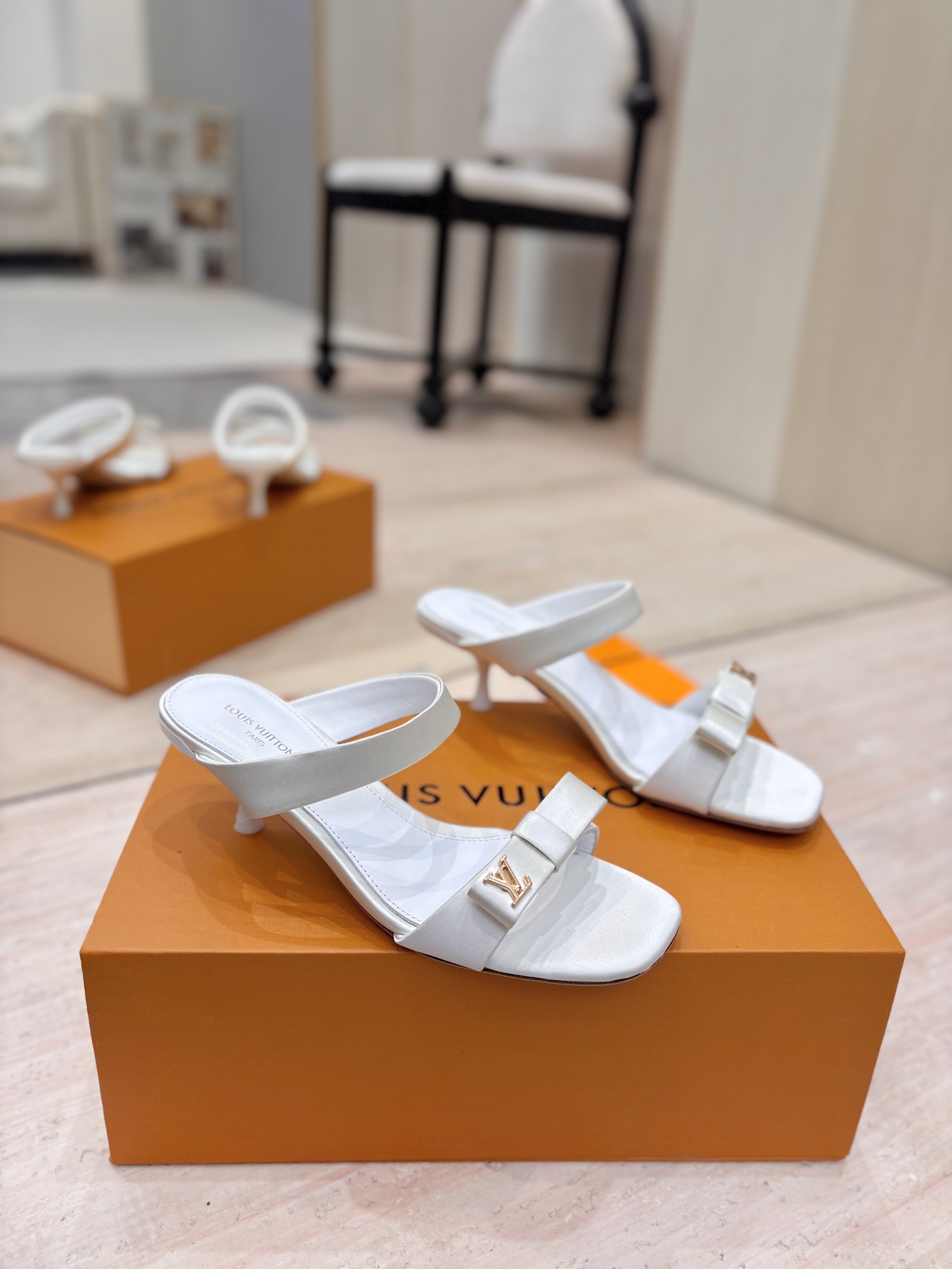 Женские сабо с бантом на шпильке Louis Vuitton
