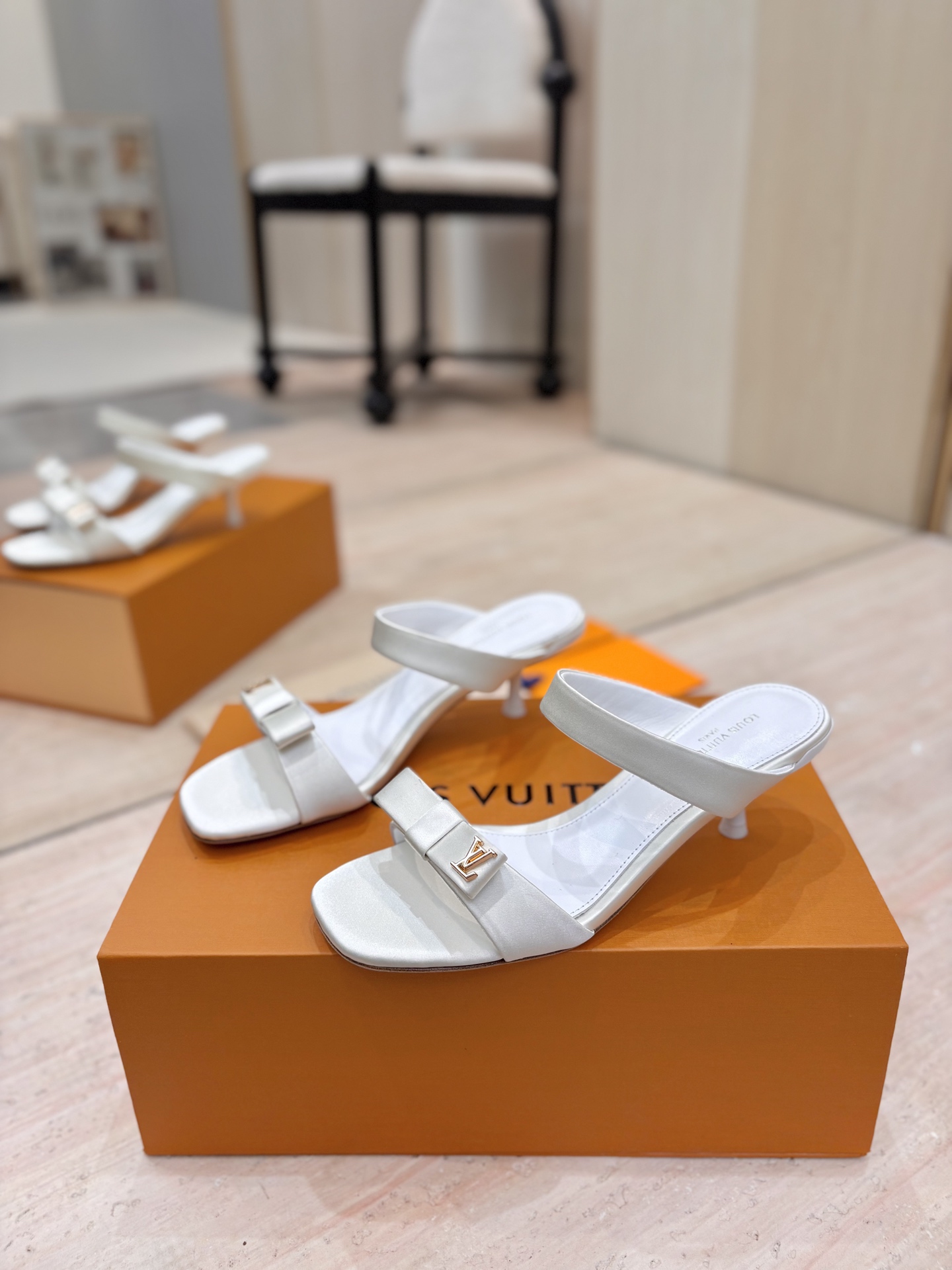 Женские сабо с бантом на шпильке Louis Vuitton
