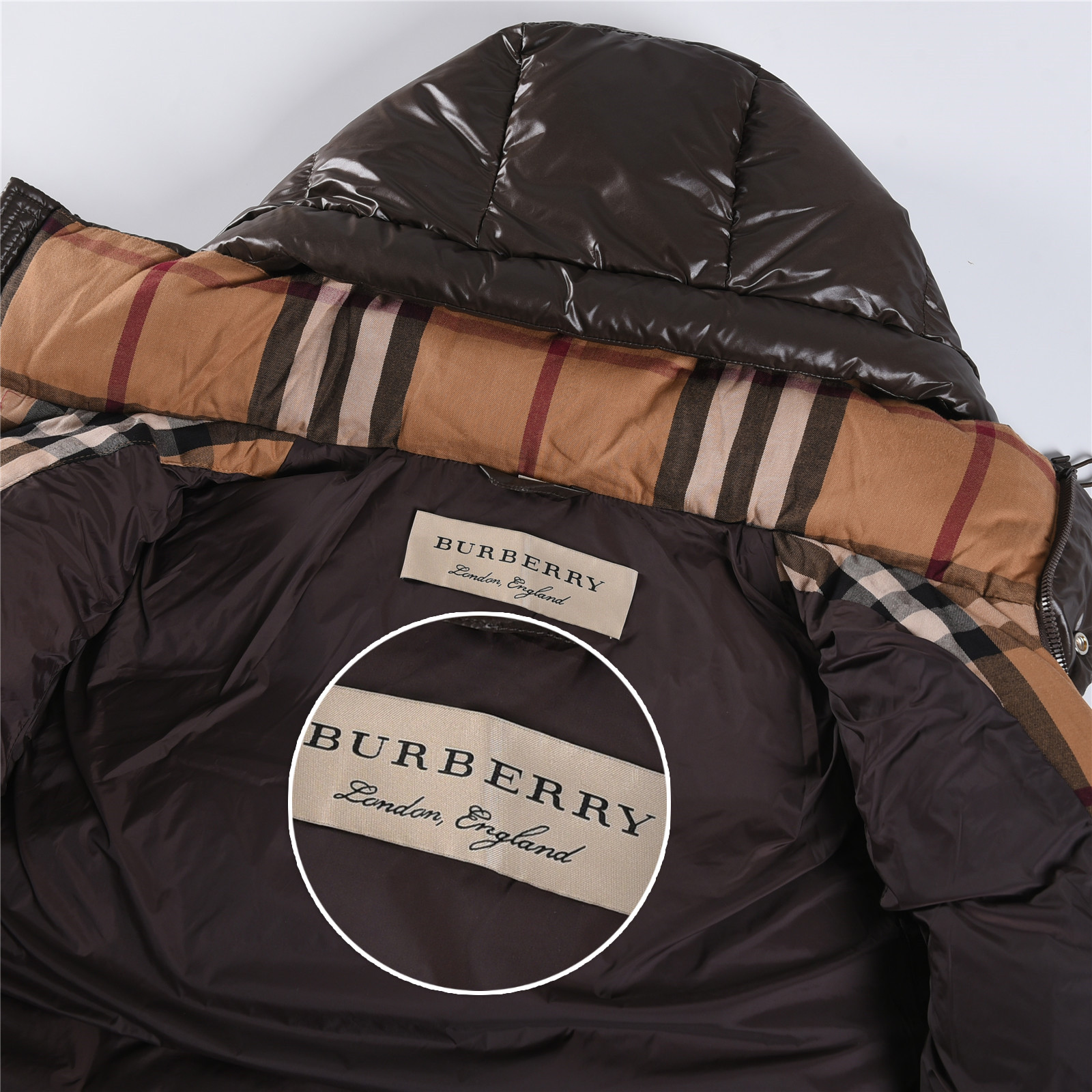 #正品级：𝗕𝘂𝗿𝗯𝗲𝗿𝗿𝘆博柏利 /巴宝莉 秋冬新品经典双拼字母徽章时尚连帽羽绒服男女款#B05# 𝗦𝗶