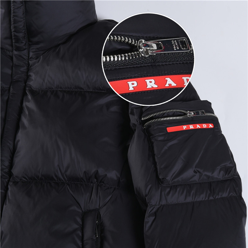 #正品级:𝑷𝒓𝒂𝒅𝒂|普拉达𝑭𝑾25 秋冬新品轻奢休闲立领羽绒服男女款## 𝑺𝒊𝒛𝒆:𝟰𝟴# 𝟱𝟬# 𝟱