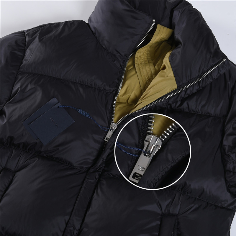 #正品级:𝑷𝒓𝒂𝒅𝒂|普拉达𝑭𝑾25 秋冬新品轻奢休闲立领羽绒服男女款## 𝑺𝒊𝒛𝒆:𝟰𝟴# 𝟱𝟬# 𝟱