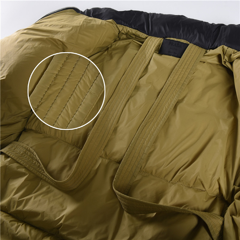 #正品级:𝑷𝒓𝒂𝒅𝒂|普拉达𝑭𝑾25 秋冬新品轻奢休闲立领羽绒服男女款## 𝑺𝒊𝒛𝒆:𝟰𝟴# 𝟱𝟬# 𝟱