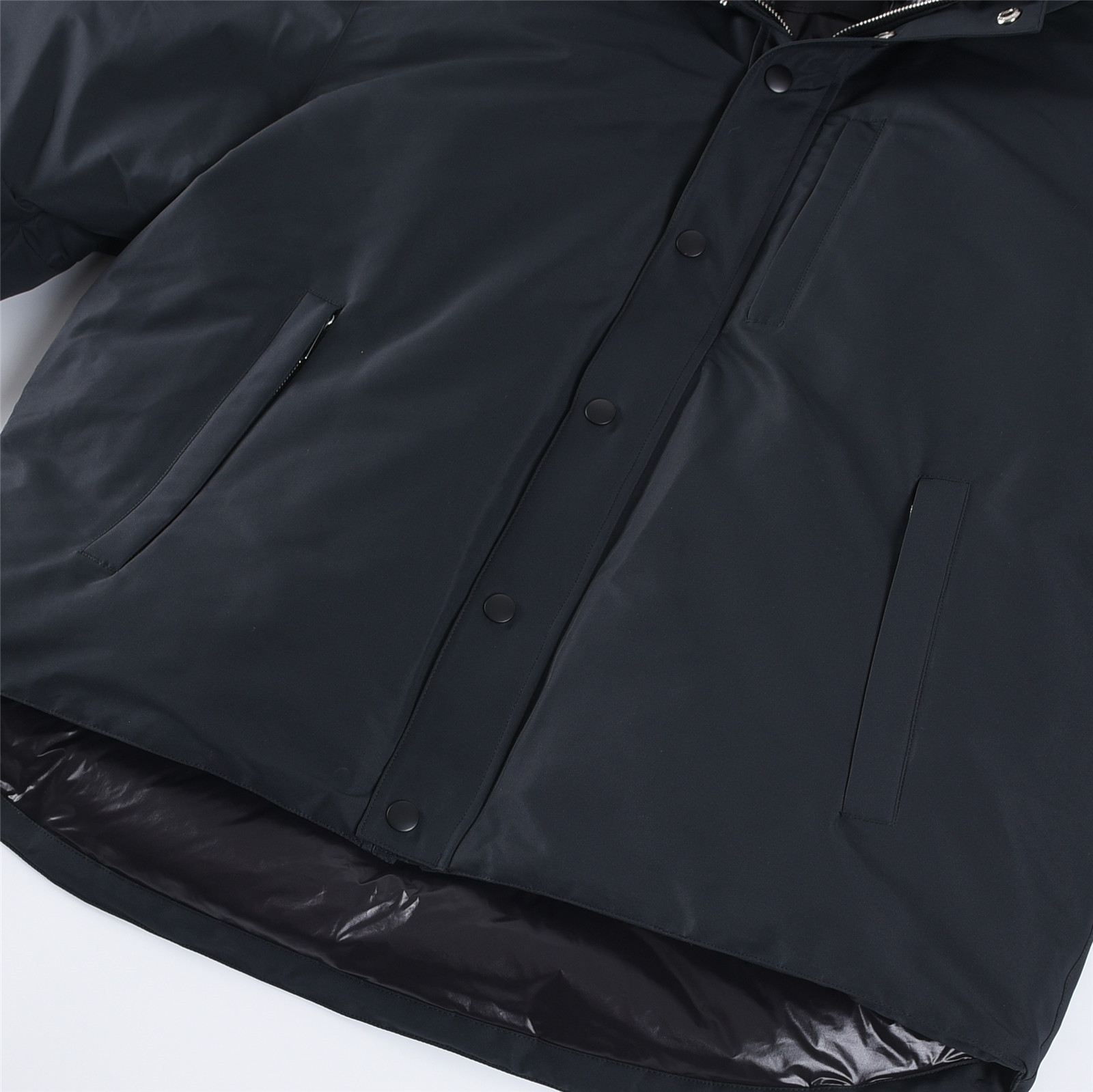 #正品级:𝑷𝒓𝒂𝒅𝒂|普拉达𝑭𝑾25 秋冬新品轻奢休闲超宽松版型中长款连帽羽绒服男女款## 𝑺𝒊𝒛𝒆:𝟰