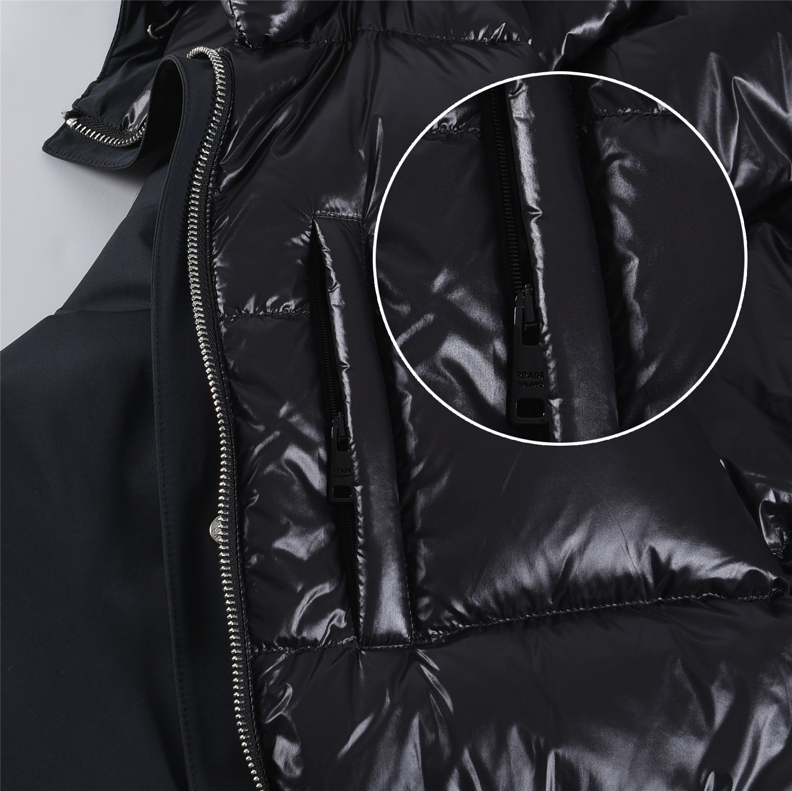 #正品级:𝑷𝒓𝒂𝒅𝒂|普拉达𝑭𝑾25 秋冬新品轻奢休闲超宽松版型中长款连帽羽绒服男女款## 𝑺𝒊𝒛𝒆:𝟰