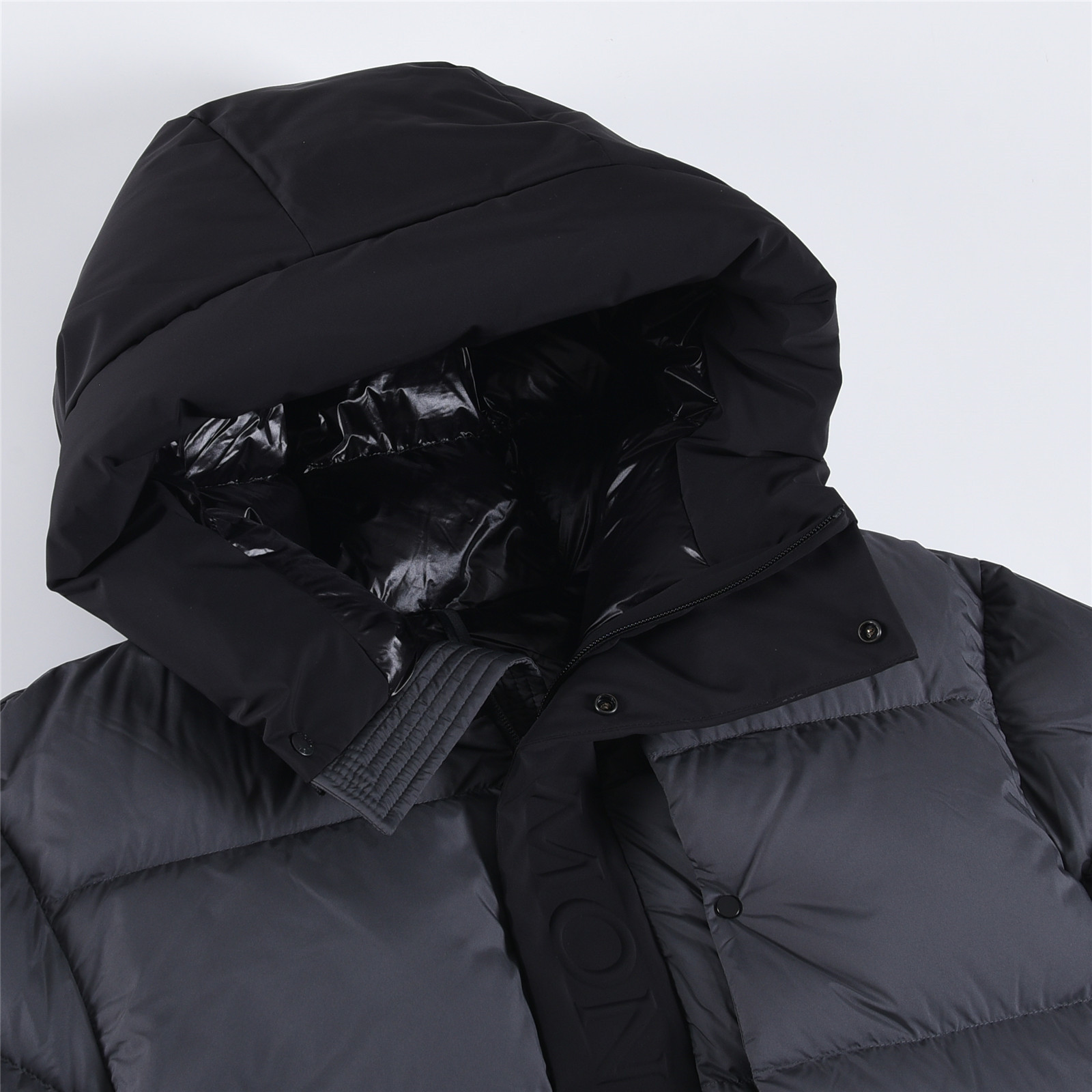 #正品级:𝑴𝒐𝒏𝒄𝒍𝒆𝒓|蒙口 /盟可睐 25𝒔𝒔 Maoeira 经典哑光黑武士连帽轻奢时尚羽绒服男女