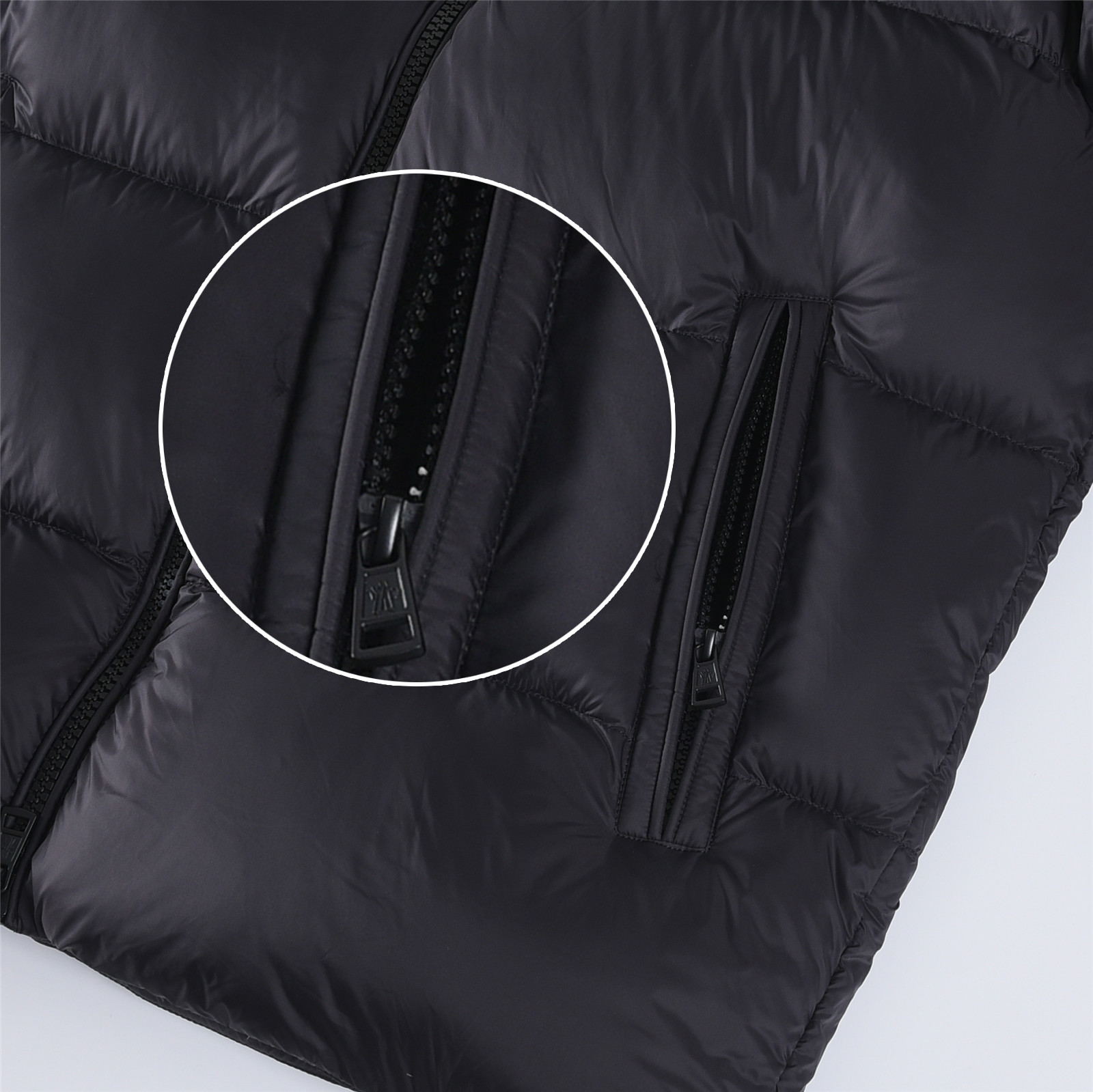 Moncler Citala Chaqueta Acolchada con Logo, Diseño Moderno y Ligero 5 a1758177804430 5473