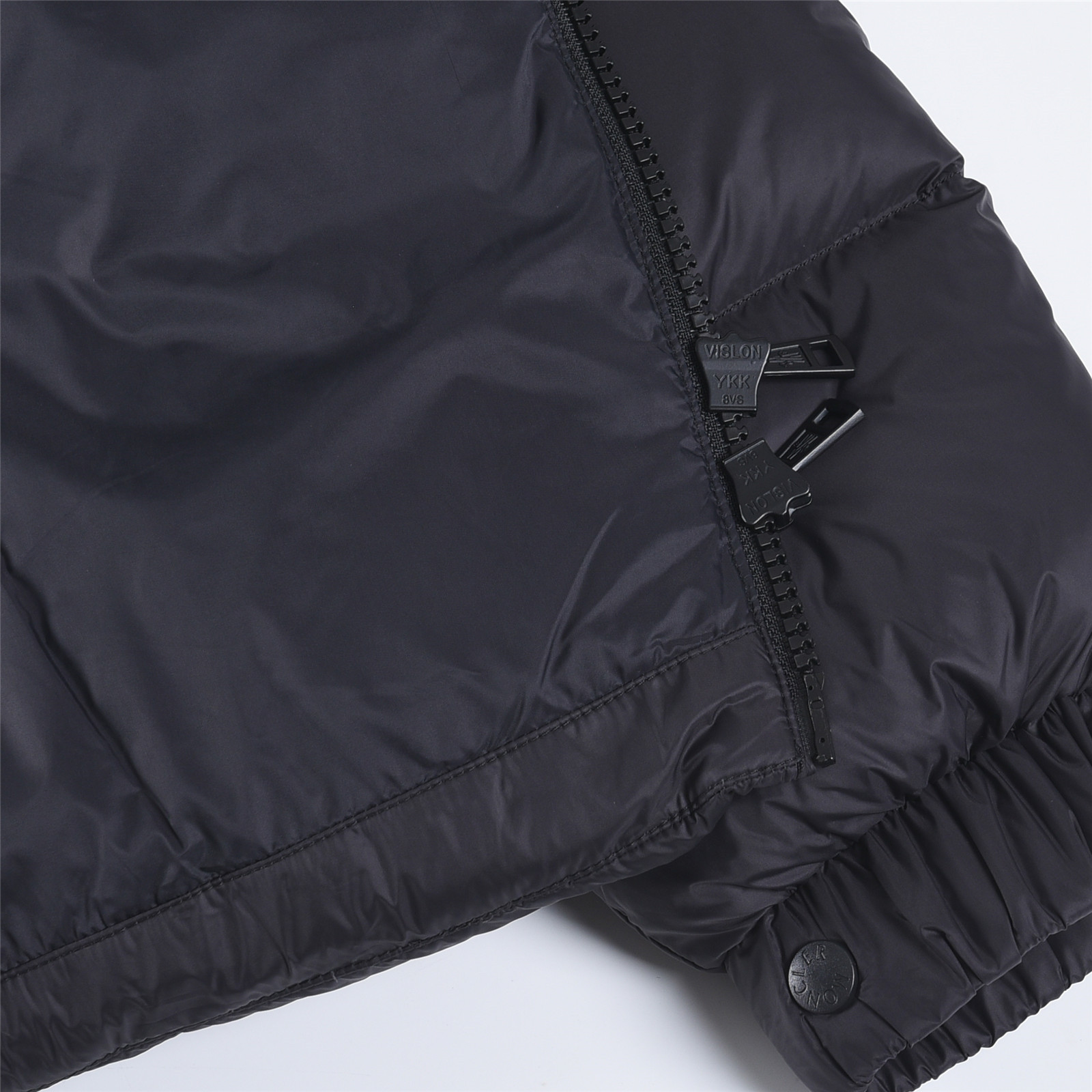 Moncler Citala Chaqueta Acolchada con Logo, Diseño Moderno y Ligero 10 a1758177805556 4150